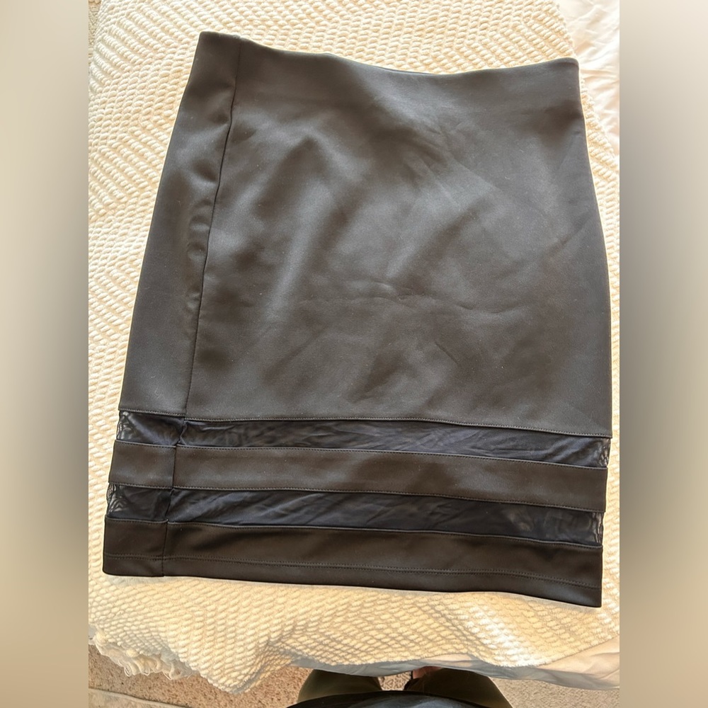 H&M black kneelength skirt